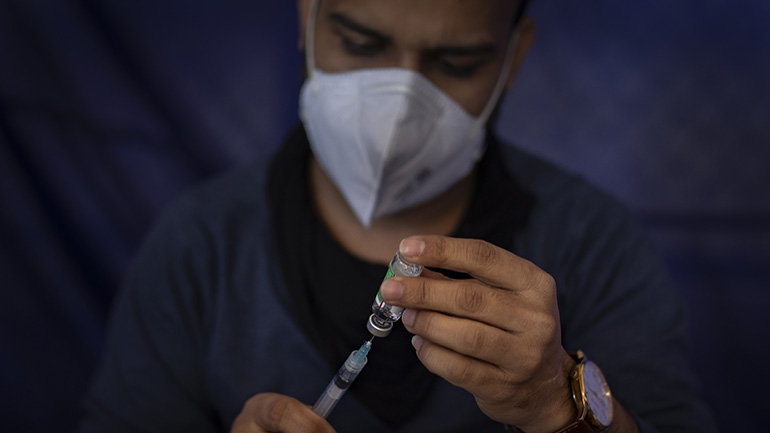 Ινδία: Ξεκίνησε ο εμβολιασμός των εφήβων 15-18 ετών κατά της Covid-19